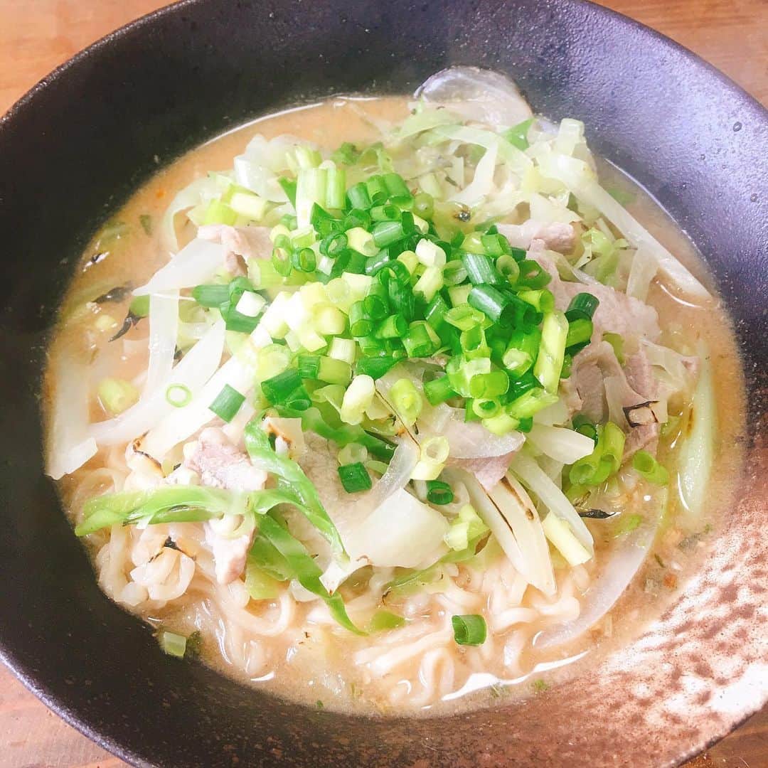 のインスタグラム：「#サッポロ一番しょうゆ #サッポロ一番 #おうちラーメン #袋麺 #おうちごはん #おうちごはん金巻」