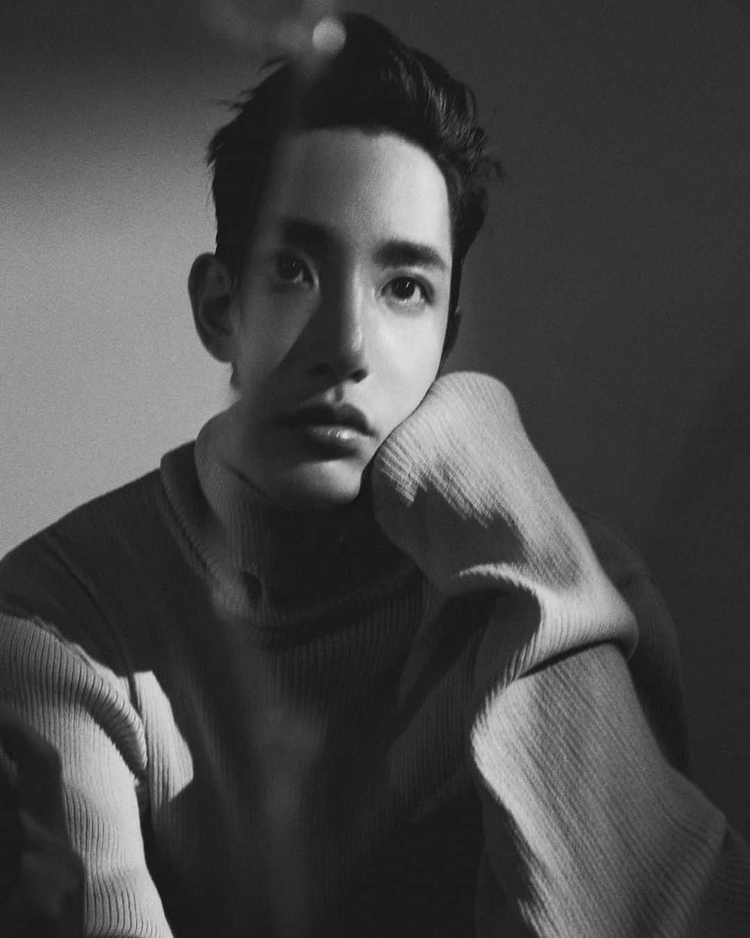 イ・スヒョクさんのインスタグラム写真 - (イ・スヒョクInstagram)「@LeesoohyuK X @Wkorea  My new magazine photoshoot & interview with @Wkorea_man September issue out now !  @mokjungwook 📸 @stylist_yoonkyunglee 🧥 @Kimahreum29 ✍🏻 @juneyju 💄 @hearts_ultrapeku 👱🏻‍♂️ @leehansolution 🚀  Look no.4 - Cos  @WKOREA_MAN」8月31日 16時33分 - leesoohyuk