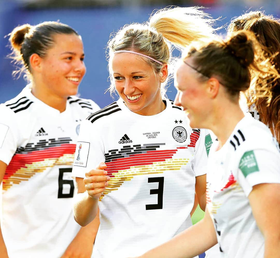 Kathy Hendrichさんのインスタグラム写真 - (Kathy HendrichInstagram)「Matchday 😁! Deutschland vs. Montenegro Das erste EM-Quali-Spiel um 12:30 live bei @das_erste #dfbfrauen #quali #kassel」8月31日 16時37分 - kathy_hendrich