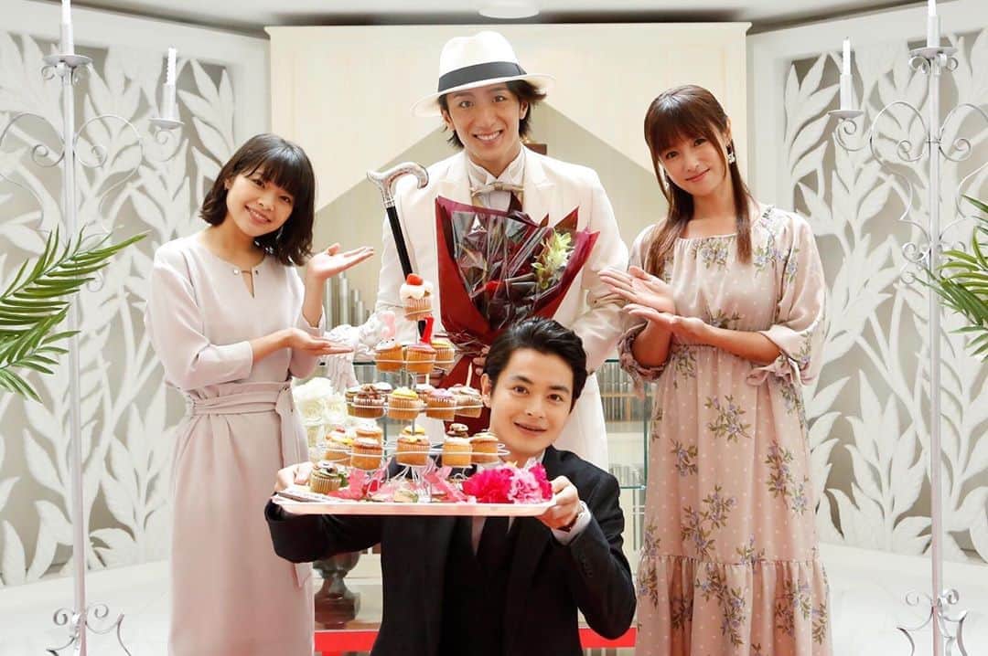 のインスタグラム：「＼🎉HAPPYBIRTHDAY 大貫勇輔さん🎉／ ﻿ ﻿ 本日は円城寺輝こと大貫勇輔さんの﻿ お誕生日です✨✨✨﻿ ﻿ ﻿ おめでとうございます㊗️㊗️㊗️﻿ ﻿ ﻿ 28日に撮影現場でお祝いしました🥂💓﻿ ﻿ ﻿ 次の日も撮影があったので明日かと思ってました😂と大貫さん笑﻿ ﻿ ﻿ 次の日は1人のシーンだったので、﻿ みんながいる日にお祝いしたかったのです‼️﻿ ﻿ ﻿ めざましテレビでもお祝いの様子流れましたが、﻿ 見れなかった方のために❣️公式SNSでも様子を﻿ お届け予定🚩﻿ ﻿ ﻿ ルパンの娘の中で唯一無二の存在☺️であり、﻿ 第7話で登場がなかった時には﻿ #円城寺ロス が訪れた円城寺さん🥰﻿ ﻿ ﻿ ミュージカルシーンのダンスは﻿ 大貫さんが全て考えて下さってるんです😭﻿ ﻿ ﻿ みなさま一緒に大貫さんをお祝いしましょう💓﻿ ﻿ ﻿ 写真はお祝いした時のオフショットです📸✨﻿ ﻿ ﻿ ﻿ 第9話は▶︎▶︎▶︎﻿ ‪9月12日夜10時〜15分拡大でお届けします‼️‬﻿ ﻿ ﻿ #ルパンの娘 💎 ﻿ ﻿ #深田恭子 #瀬戸康史 #小沢真珠 #栗原類 #どんぐり #藤岡弘、#加藤諒 #大貫勇輔 #信太昌之 #マルシア #岸井ゆきの #麿赤兒 #渡部篤郎﻿ #誕生日 #誕生日サプライズ」