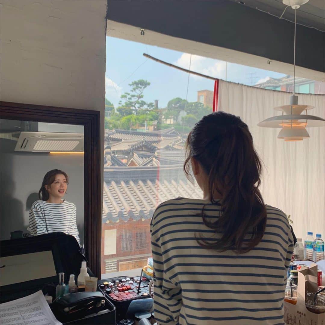 チョン・インソンのインスタグラム：「잘가, 여름아-🌞 . 다들 잘 지내죠? 우리 곧 만나요———🎥」