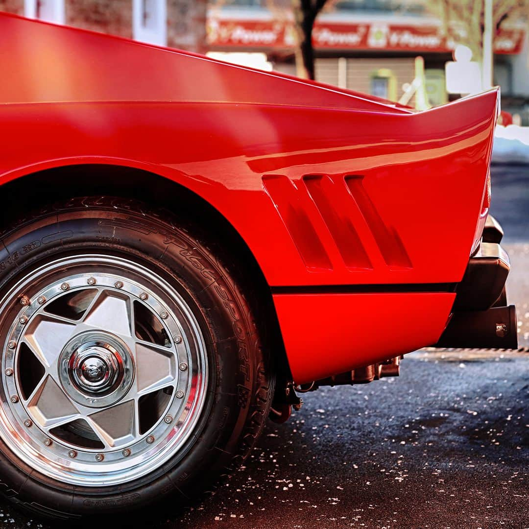 フェラーリさんのインスタグラム写真 - (フェラーリInstagram)「Style is everlasting with the #FerrariGTO’s sharp forms. #Ferrari #VintageCar #OldTimer #Details」8月31日 17時00分 - ferrari