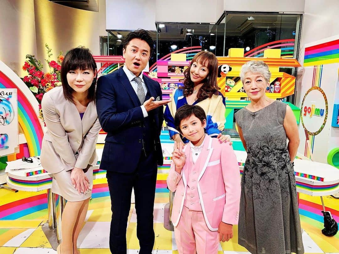 のインスタグラム：「昨日の5時に夢中！をご覧下さった方々💕会いにいらして下さった方々💕ありがとうございました😊 昔よくご一緒していた中尾ミエさん💕と数十年ぶりの再会ですごく嬉しかったです😍 原田龍二さん💕も実はナースの映画でご一緒していたり良い方ですし☺️ミッツさん💕トークが面白くて魅力的ですし☺️セス君💕とってもハンサムでキュートでしたしスタックさん達💕も良い方々でしたし、沢山お喋りして楽しい生放送出演となりました☺️ ありがとうございました😊 #5時に夢中#tokyomx#生放送#原田龍二 さん#ミッツマングローブ さん#セス 君#神田うの#unokanda」