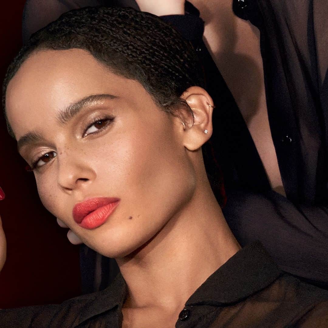 Yves Saint Laurent Beautyさんのインスタグラム写真 - (Yves Saint Laurent BeautyInstagram)「Is there anything sexier than sheer? Discover the ultimate in lightweight matte lip colour. @zoeisabellakravitz ROUGE PUR COUTURE THE SLIM SHEER MATTE N°101 ROUGE LIBRE #yslbeauty #dressedinrouge #walktheline」8月31日 17時02分 - yslbeauty