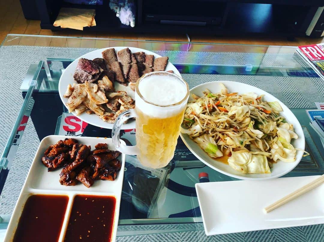 小沢仁志さんのインスタグラム写真 - (小沢仁志Instagram)「昨日、3時まで撮影して 6時まで飲んで 昼からジムに行って 今日初めての飯❗️ 自分でも思うが 元気過ぎ❗️笑」8月31日 17時07分 - ozawa_hitoshi