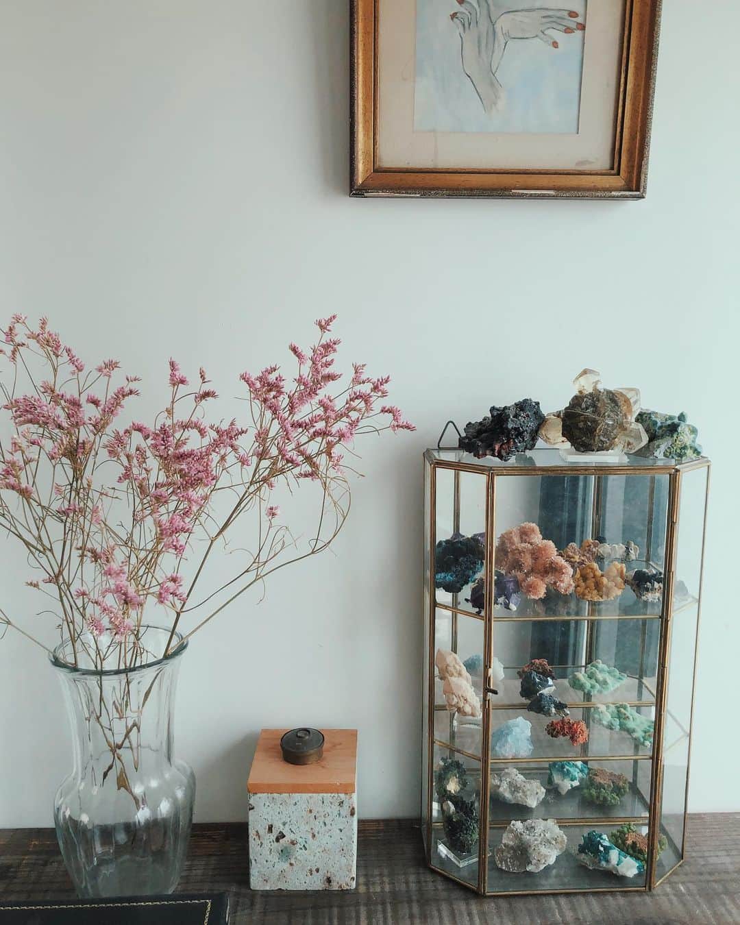 金子渚さんのインスタグラム写真 - (金子渚Instagram)「我が家の私の場所。 . 昔から集めてる石が色々なインスピレーションや安楽をくれる。」8月31日 17時10分 - nagisakaneko