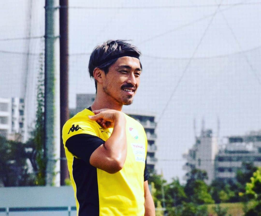 ジェフユナイテッド市原・千葉のインスタグラム：「. #今週のユナパ の様子をお届け📸✨ ・ 明日アウェイ町田戦での 勝ち点3獲得に向けて、一丸となり練習に励む選手たち⚽️ ・ そして、暑い中でもユナパに足を運んで選手を鼓舞してくださるサポーターの皆様も、 本当にありがとうございます🙇‍♀️ ・ 明日こそ 必ず勝利を掴み取りましょう🔥 WIN BY ALL 💪✨ ・ ・ #jefunited #jef #ジェフユナイテッド #ジェフ #ジェフ千葉 #千葉 #市原 #蘇我 #ユナパ #ユナイテッドパーク #ユナパレポ #ジェフのある生活 #jleague #jリーグ  #最後まで見てくれたあなたにだけ特別に #工藤選手の #セクシーショット #お届けします 🎁」