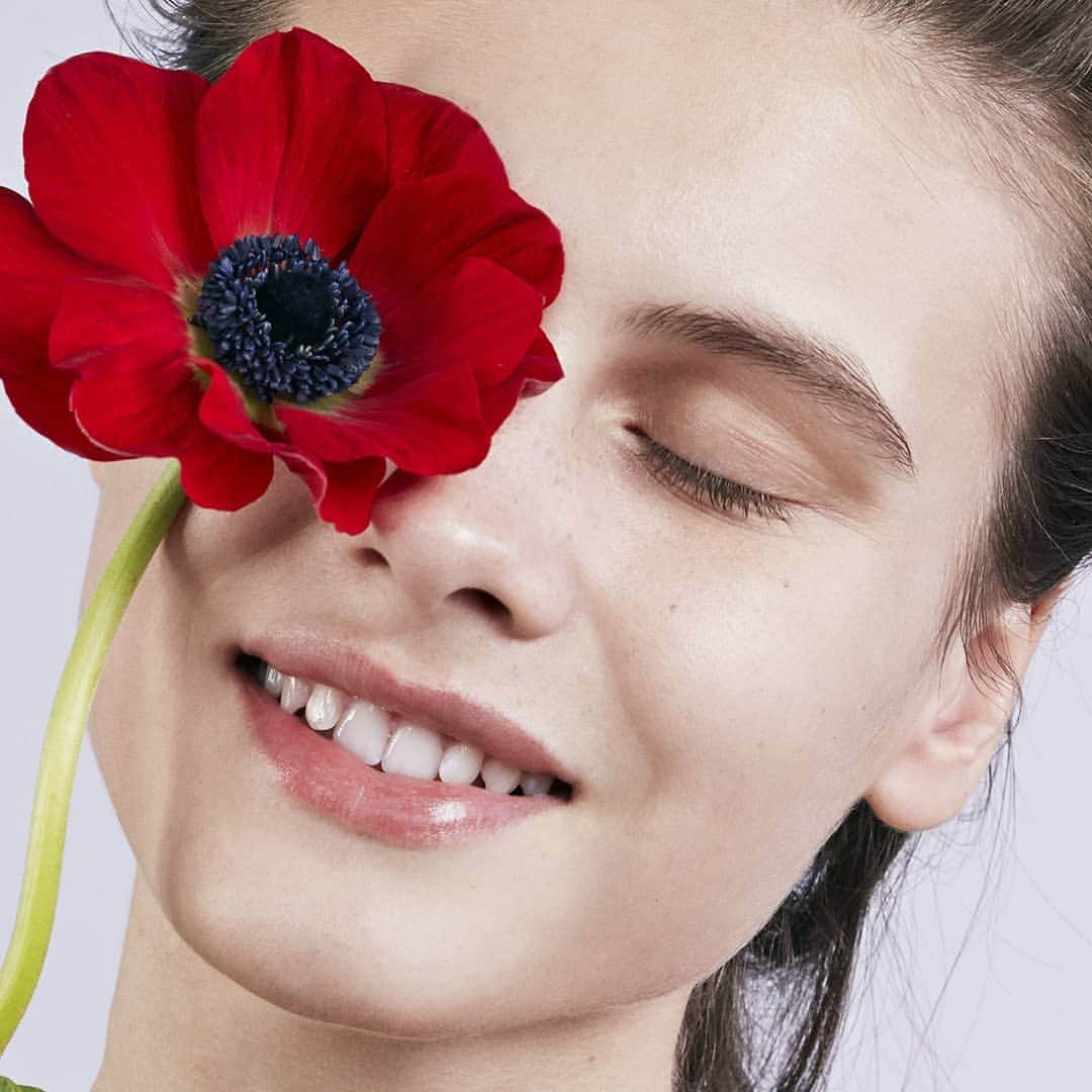 Clarins Españaさんのインスタグラム写真 - (Clarins EspañaInstagram)「Las plantas son nuestra pasión. Tu piel, nuestra motivación. ❤  #Clarins #TúAnteTodo」8月31日 17時15分 - clarinsespana