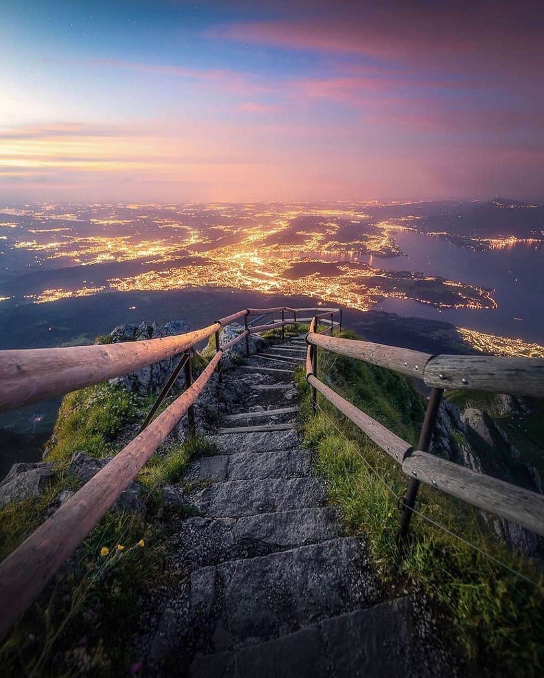 Canon Photographyさんのインスタグラム写真 - (Canon PhotographyInstagram)「Stunning sunrise from Mt. Pilatus. The alps are just amazing!  Photography | @mindz.eye  #alps #switzerland #mountpilatus #walkway #sunrise #nightphotography #longexposure #lucerne」8月31日 17時18分 - cpcollectives