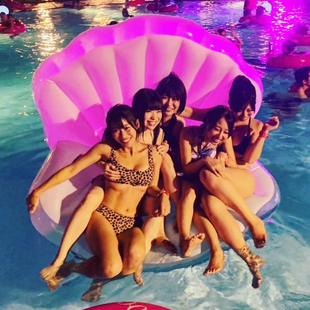 マコ・プリンシパルさんのインスタグラム写真 - (マコ・プリンシパルInstagram)「✨🌊💖 NIGHT POOL “THE AQUA” 💖🌊✨ 💫🧜‍♀️🧜‍♀️🧜‍♀️🧜‍♀️🧜‍♀️💫 ・ 🐚 ・ 🐚 ・ #Nightpool #swimming #summer #summervacation  #ナイトプール #シェルプール #人魚 #グラマラスサマー2019 @hotel_newotani_makuhari」8月31日 17時32分 - makopuri