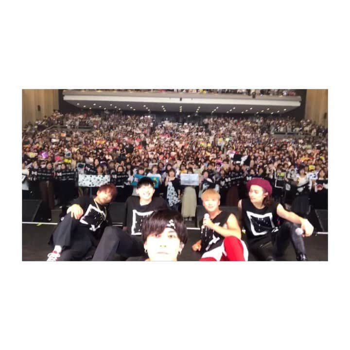 のインスタグラム：「大阪2日目‼︎ ありがとうございました🐙🐙 #da_ice #besttour  #大阪  #最初くしゃみしそうで我慢しまくった🤧」
