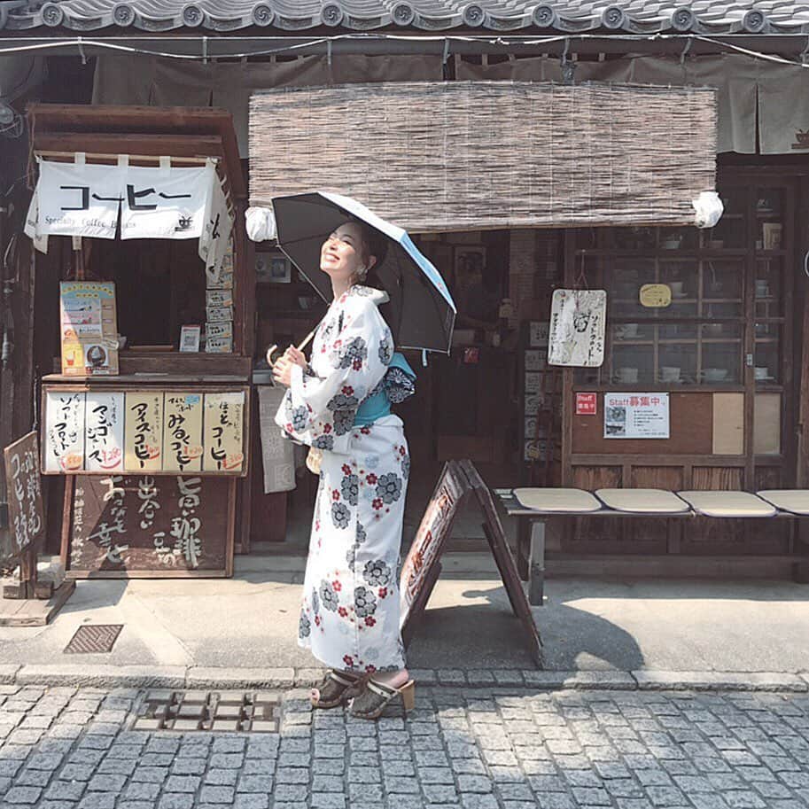 Yuuki mimuraさんのインスタグラム写真 - (Yuuki mimuraInstagram)「⛱ . 9月末まで川越で日傘を無料レンタルできる キャンペーン、Instagramの投稿キャンペーンは 今日までだよ〜〜🎐 川越の色々な傘立てにたくさん日傘が置いてあって 自由に持って行っていいということでお借りしました💓 戻す場所は川越にある傘立てが置いてあるお店なら どこでも大丈夫なのが嬉しい✨ この日傘の写真をInstagramへアップすると、  かき氷ペア食事券やオリジナルハンカチが当たる インスタグラムキャンペーン中🍧✨ 今日までだよーー👘💫 公式アカウント( @tobu_art_train )をフォローして、 ハッシュタグ「#川越日傘」をつけて、 川越日傘が写っている写真を投稿するだけ🤳 詳細は公式HPで検索してみてね☡✍︎ .  #川越日傘#川越#kawagoe#東武東上線#小江戸川越#浴衣#浴衣レンタル#レンタル浴衣#浴衣散歩#日傘#日傘レンタル#お散歩#レンタル着物古都#きものレンタル古都#girl#japanesegirl . . @tobu_art_train」8月31日 18時29分 - u0829u