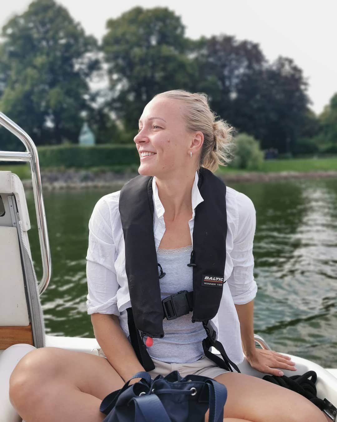 サラ・ショーストレムさんのインスタグラム写真 - (サラ・ショーストレムInstagram)「I'm on a boat 😁」8月31日 18時38分 - sarahsjostrom