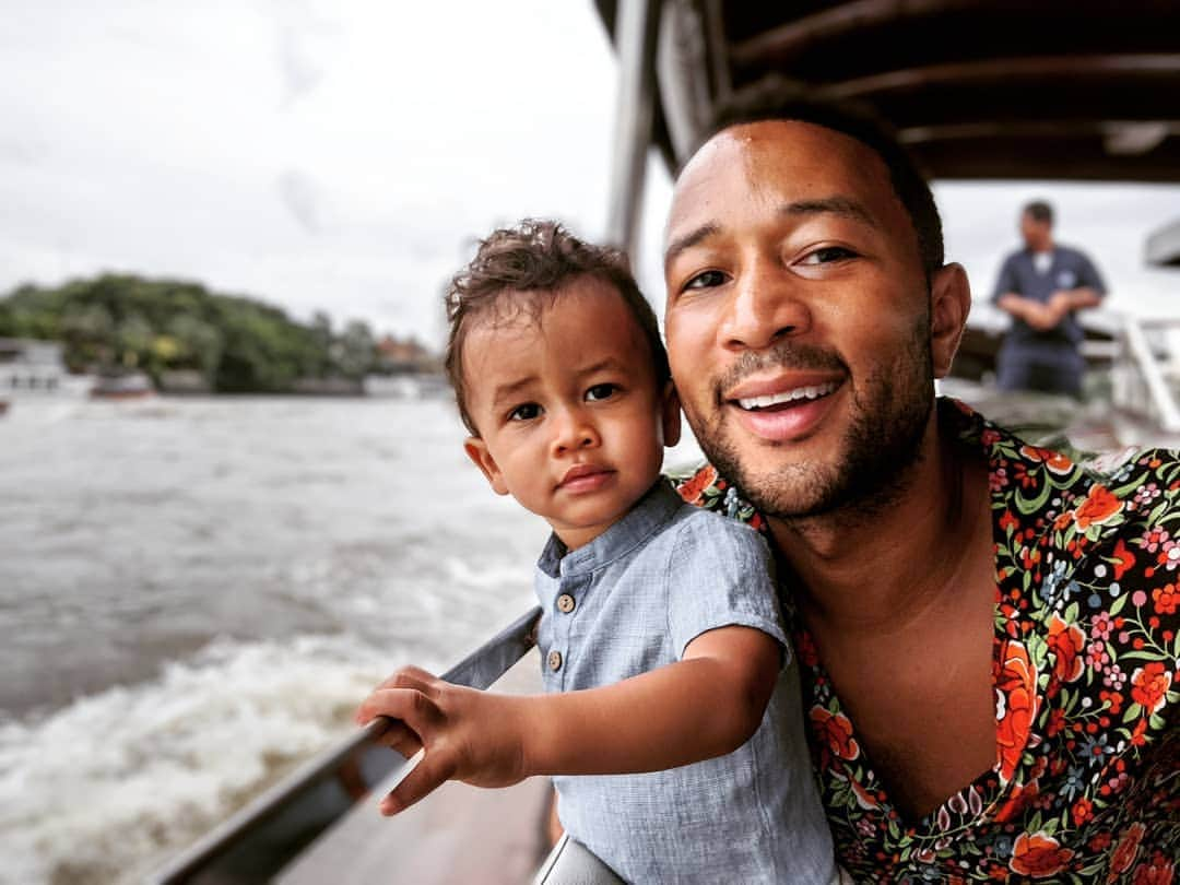 ジョン・レジェンドさんのインスタグラム写真 - (ジョン・レジェンドInstagram)「Cruising along the Chao Praya River」8月31日 18時50分 - johnlegend