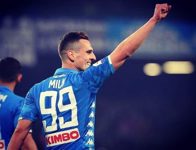 アルカディウシュ・ミリクのインスタグラム：「Stasera sarà una grande sfida, soffro a non essere in campo. Ma sto lavorando ogni giorno per tornare il prima possibile. Al vostro fianco. Forza Napoli, forza ragazzi! 💙  Dzisiaj będzie świetny mecz. Jest  mi przykro że nie mogę pomóc drużynie. Pracuję każdego dnia, aby wrócić jak najszybciej. Jestem z wami. Forza Napoli, forza ragazzi.💙 Tonight there will be a great match, it's tough for me not being on the pitch. But I'm working every day to get back as soon as possible. I'm with the team. Forza Napoli, forza ragazzi.💙」