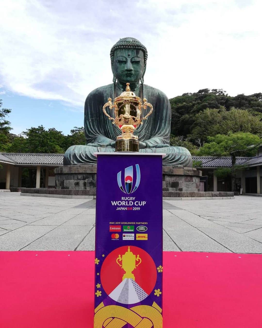 ラグビーワールドカップさんのインスタグラム写真 - (ラグビーワールドカップInstagram)「. 神奈川県を訪問中のウェブ・エリス・カップ🏆 鎌倉の大仏様をお参りしました✨ . #RWC2019 #Rugby #Rugbygram #Sport #WebbEllisCup #Kamakura #VisitJapan #JapanTrip #神奈川 #鎌倉 #大仏 #ラグビー」8月31日 18時52分 - rugbyworldcupjp