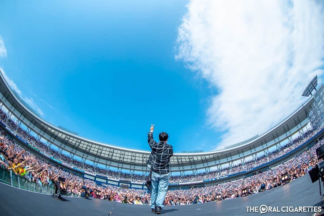 山中拓也さんのインスタグラム写真 - (山中拓也Instagram)「青い空の下。 はじめての音髭。 マジでめちゃめちゃに良いイベントだった。びっくりしました。ありがとうございました(^^) photo by viola」8月31日 18時56分 - oraltakuya