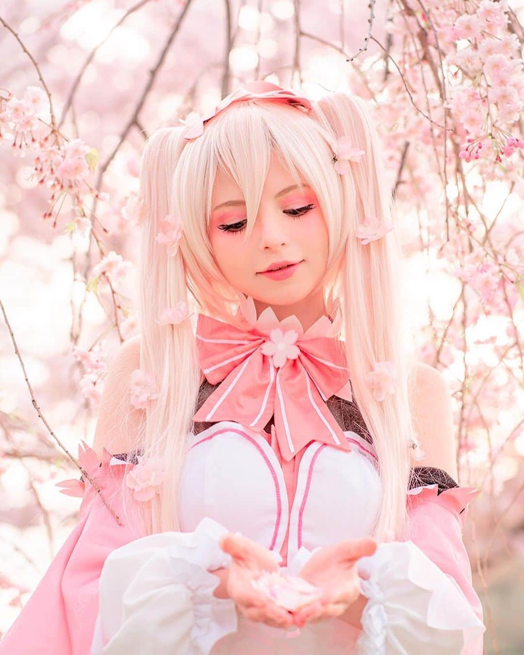 ソフィーさんのインスタグラム写真 - (ソフィーInstagram)「Happy Birthday Hatsune Miku! I hope to do more Miku cosplay in the future! She has the cutest outfits!  #初音ミク誕生祭2019 #hatsunemiku #mikucosplay」8月31日 18時57分 - peachmilky_