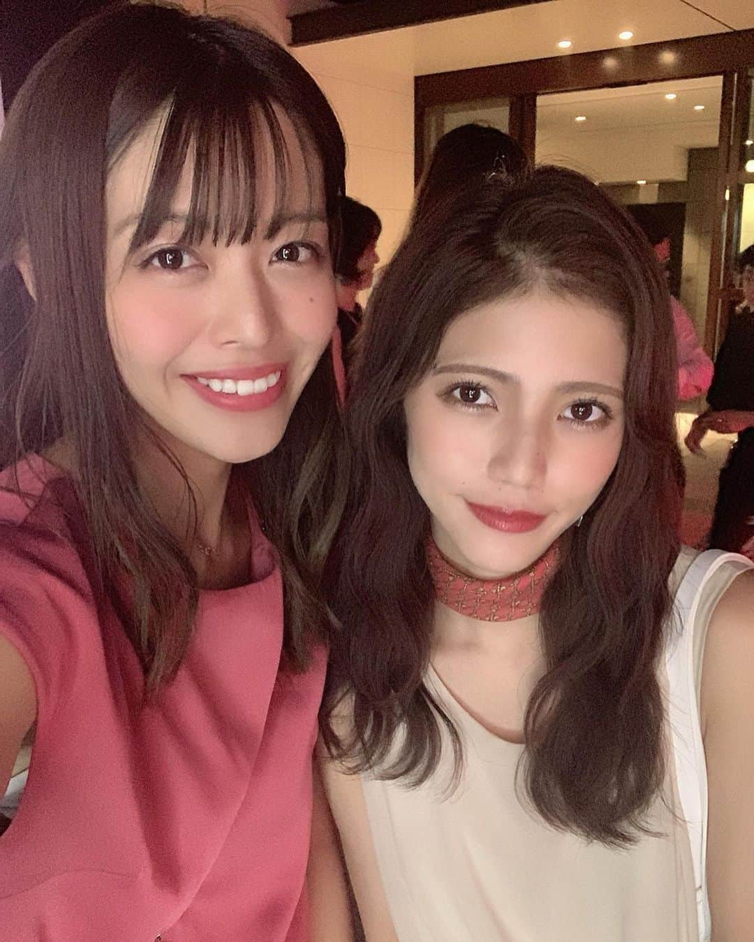 Marika Kajiwaraさんのインスタグラム写真 - (Marika KajiwaraInstagram)「おとといの夜は、 ASTARIFT JELLY AQUARYSTA LAUNCH PARTY に参加してきたよ🍸♥️ ＊ 今回のパーティーで発表されたのは ヒト型ナノセラミドが配合された 2019年秋冬の新作美容液で 今までの商品のリニューアル版☺️♡ ＊ お土産で頂いたから これから使ってみるのが楽しみです🤭♥️ ＊ ＊ 因みにパーティーにはゆめちゃんと 一緒に行ってきたよ♡(3枚目) ドレスコードがsomething redだったので ママにもらったスカーフを巻いていきました♡ ＊ ＊ ＊ #ASTARIFT #美容液 #ローンチパーティー #虎ノ門ヒルズ」8月31日 19時01分 - marika__kw