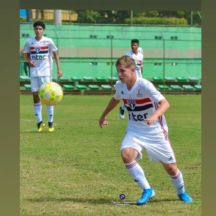 ジーコさんのインスタグラム写真 - (ジーコInstagram)「Hoje quartas de final da 22’Copa da Amizade Brasil Japão no Centro de Futebol Zico, com entrada franca.Com transmissão ao vivo na minha pagina do facebook/zicooficial, oferecimento Rodobens Toyota e Shelter Blindagens Especiais. Timaço de comentaristas e teve ainda gravação pro Canal Zico 10 no Youtube de Futmesa entre Kashima e São Paulo.A garotada mandando ver.」8月31日 19時09分 - zico