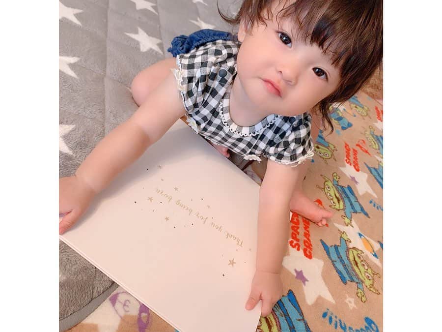 大知めぐみさんのインスタグラム写真 - (大知めぐみInstagram)「ストーリーにも載せましたが、 @birth_designoffice さんの#プレベビーブック が届きました😍💕 . ギリギリですが！！ ✨本日の24時まで2000円引きで注文出来ます！✨ . 妊婦健診の際に貰うエコー写真を素敵なアルバムにして頂きました💕 . エコー写真は、感熱紙で出来ているので、日が経つとどんどん薄くなり消えてしまう事を知り、一生に一度の事なので、きちんと残そうとお願いしました✨ . 妊娠していると分かった時の写真 心音が確認出来た時の写真 性別が分かった時の写真 生まれてくる2日前の写真 . 全部のエコー写真に思い出があって、娘との大切な思い出として残せて本当に良かったです😊💕 . 元気に育ってくれて、本当にありがとう✨ . #大きくなったら #また一緒に見ようね . #母としての #初心忘るべからず #命 #奇跡に感謝 . . . #妊婦健診#エコー写真 #エコー写真アルバム #エコーアルバム #エコー #マタニティ #妊婦#初出産#生後9ヶ月 #もうすぐ10ヶ月 #ニューボーンフォト#妊婦検診 #初マタ #新米ママ#新米ママと繋がりたい」8月31日 19時25分 - megmeg0715