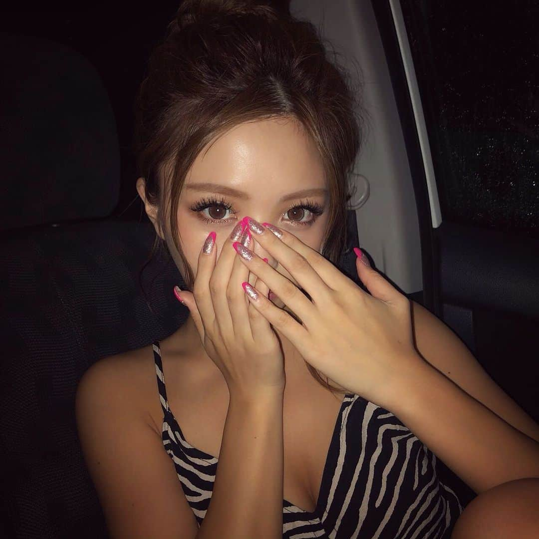 桜井美悠（みゆみゆ）さんのインスタグラム写真 - (桜井美悠（みゆみゆ）Instagram)「. nail💘 . 可愛くて好評💋 いつも @akiyoshi.yukino ちゃんが ドツボなネイルにしてくれる♪ . マツエクも同じ場所！ だからめっちゃ楽✨→@rikako_kawasumi .」8月31日 19時17分 - miyumiyu1112