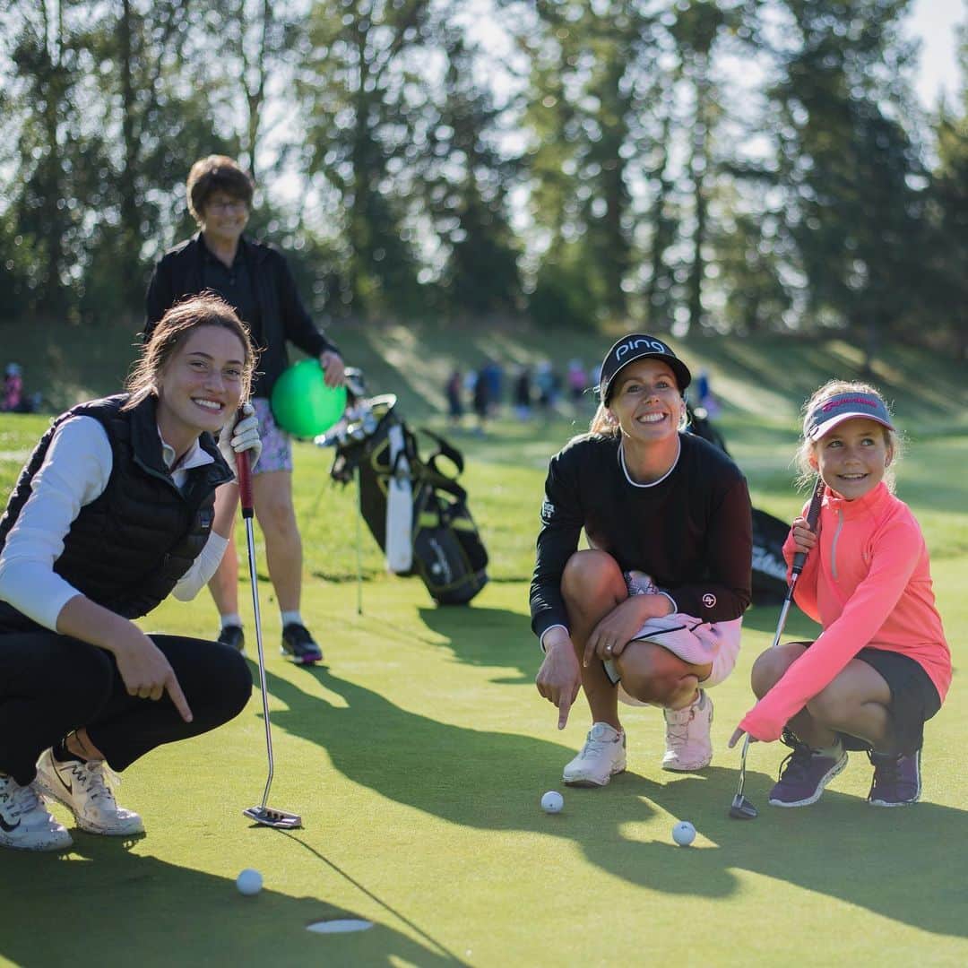 Pernilla Lindbergさんのインスタグラム写真 - (Pernilla LindbergInstagram)「This morning I played 9 holes with some future LPGA players in the BBSI pro-am. This cool event started 5 years ago and back then I got to play with Sophie. Today we got to tee it up together again. To inspire and also be inspired by these young girls is probably my favorite part of being a professional golfer. It’s a good reminder why I started to play golf! ⠀⠀⠀⠀⠀⠀⠀⠀⠀⠀⠀⠀ ⠀⠀⠀⠀⠀⠀⠀⠀⠀⠀⠀⠀ ⠀⠀⠀⠀⠀⠀⠀⠀⠀⠀⠀⠀ ⠀⠀⠀⠀⠀⠀⠀⠀⠀⠀⠀⠀ ⠀⠀⠀⠀⠀⠀⠀⠀⠀⠀⠀⠀ ⠀⠀⠀⠀⠀⠀⠀⠀⠀⠀⠀⠀ #girlsgolf #portlandclassic #portlandclassic2019 #lpgagirlsgolf #lpgatour #juniorgolfer」9月1日 5時31分 - pernillagolf