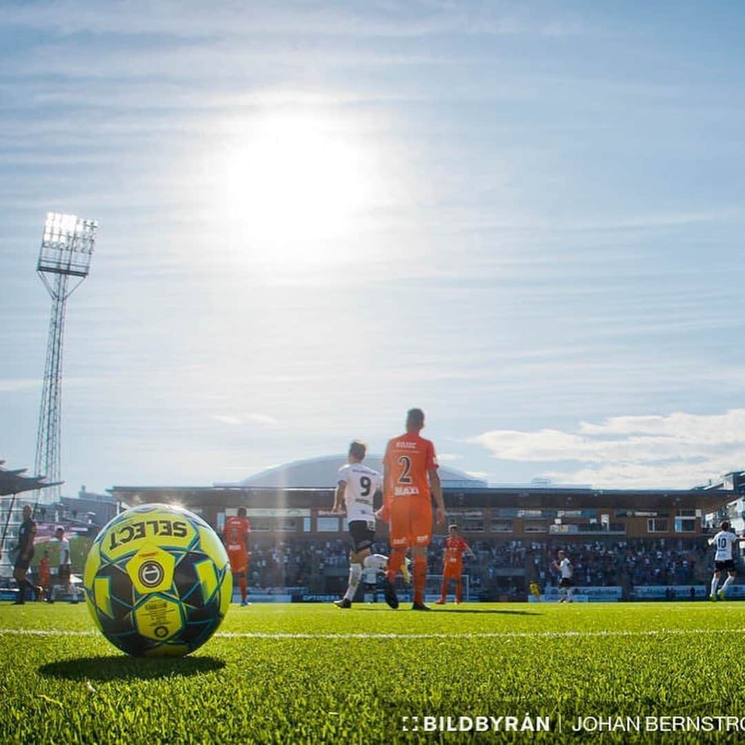 高橋壮也さんのインスタグラム写真 - (高橋壮也Instagram)「VS Örebro 1-3  Debut in Sweden 🇸🇪 This is my first time to playing in abroad . There’re some problems l mean that I have to improve myself  and assimilate environment  It’s not easy but I have confidence  Today I could do my best but i never feel like satisfied Don’t drop everything  Just focus my self  cause what l mean this is my crunch time. It’s just beginning 🇸🇪💪 デビュー出来ました！ ここからまたレベルアップ出来るように頑張ります！🇸🇪」9月1日 5時44分 - soya.takahashi3