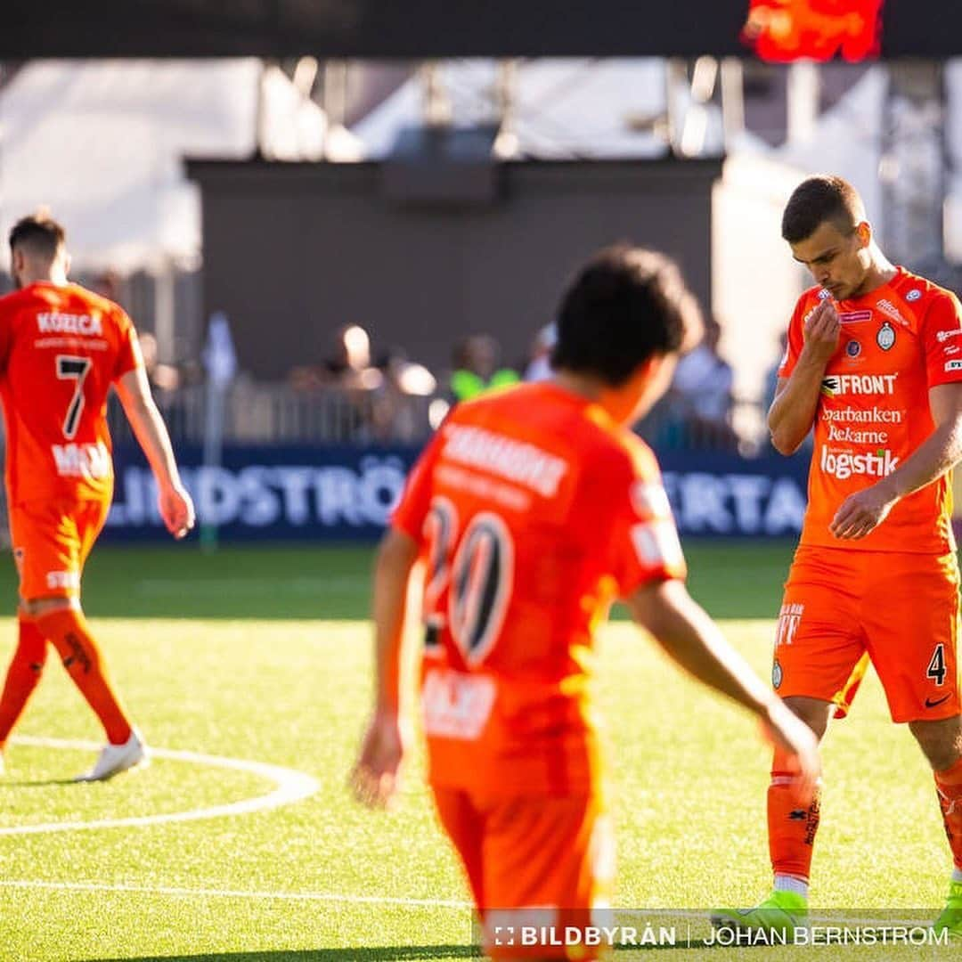 高橋壮也さんのインスタグラム写真 - (高橋壮也Instagram)「VS Örebro 1-3  Debut in Sweden 🇸🇪 This is my first time to playing in abroad . There’re some problems l mean that I have to improve myself  and assimilate environment  It’s not easy but I have confidence  Today I could do my best but i never feel like satisfied Don’t drop everything  Just focus my self  cause what l mean this is my crunch time. It’s just beginning 🇸🇪💪 デビュー出来ました！ ここからまたレベルアップ出来るように頑張ります！🇸🇪」9月1日 5時44分 - soya.takahashi3