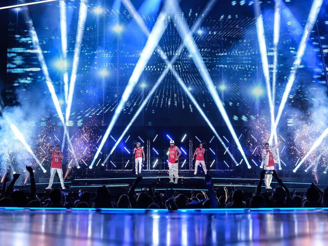 backstreetboysさんのインスタグラム写真 - (backstreetboysInstagram)「We’ve got a lot of love for you Nola 🖤 Thanks for a great night! #BSBNOL #DNAWorldTour」9月1日 5時48分 - backstreetboys