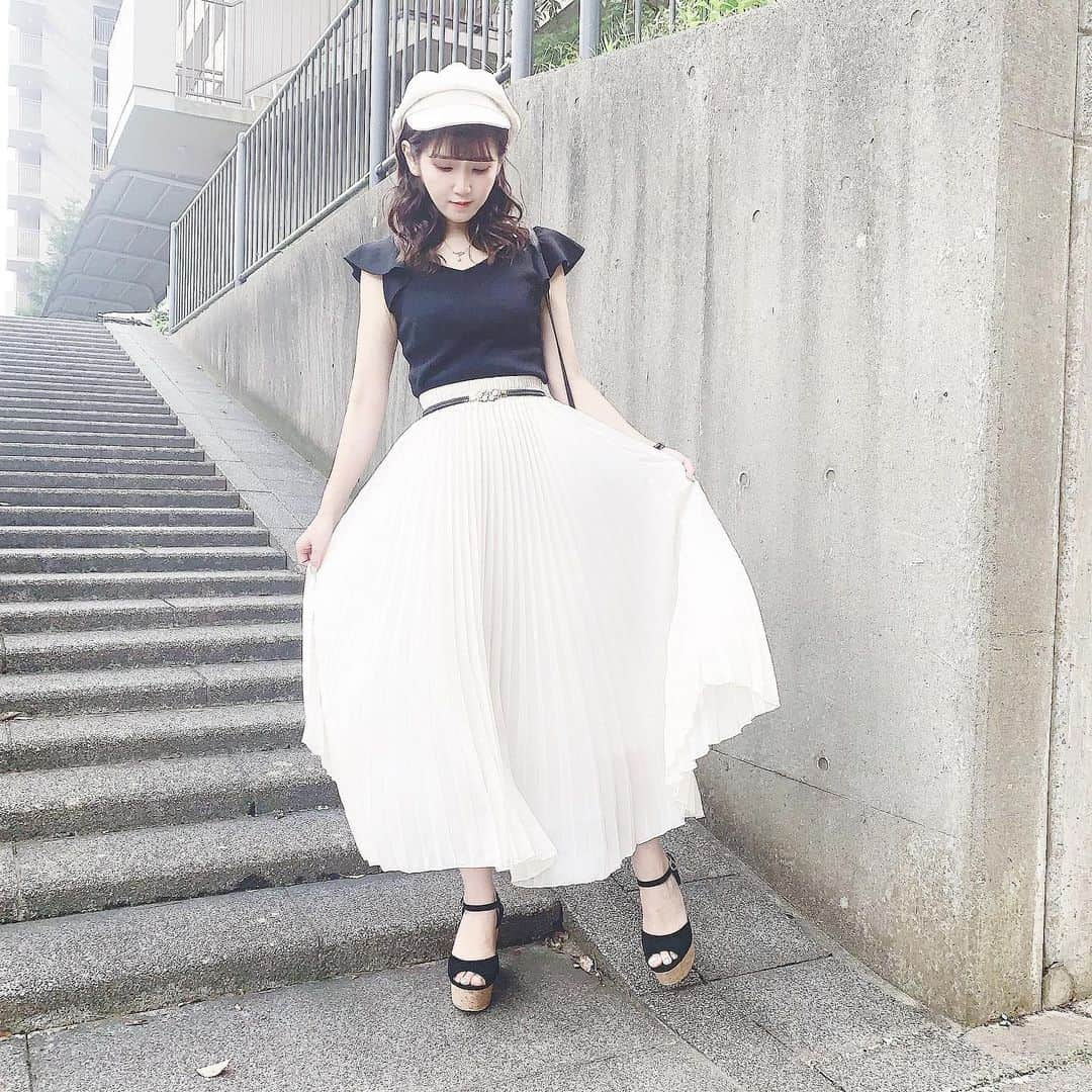 五十嵐茉優さんのインスタグラム写真 - (五十嵐茉優Instagram)「ㅤ #まうしふく 🧺💭 ㅤ tops  #noela  skirt  #andrere  sandal  #dazzlin  casquette  #chou_officialsite  necklace  #mikimoto  bag  #jillbyjillstuart  ㅤ 自分的にとっても好きなコーディネート！ こういうシンプルさっぱりなのが 最近好きです〜☁️ ㅤ @andrere___ のプリーツスカートが 季節問わずに着れる感じで とってもお気に入り (´～`) ！ ㅤ #きょコ #いつコ #コーディネート #夏コーデ #プリーツスカート #ノエラ #ダズリン #ジルバイジルスチュアート #韓国ファッション #プチプラコーデ #ベージュコーデ #いいね #かわ育 #fasmees #petrel_jp #ray公認インフルエンサー #larmedolls #キャスケット #女子大生 #女子大生コーデ」8月31日 21時27分 - mau08us