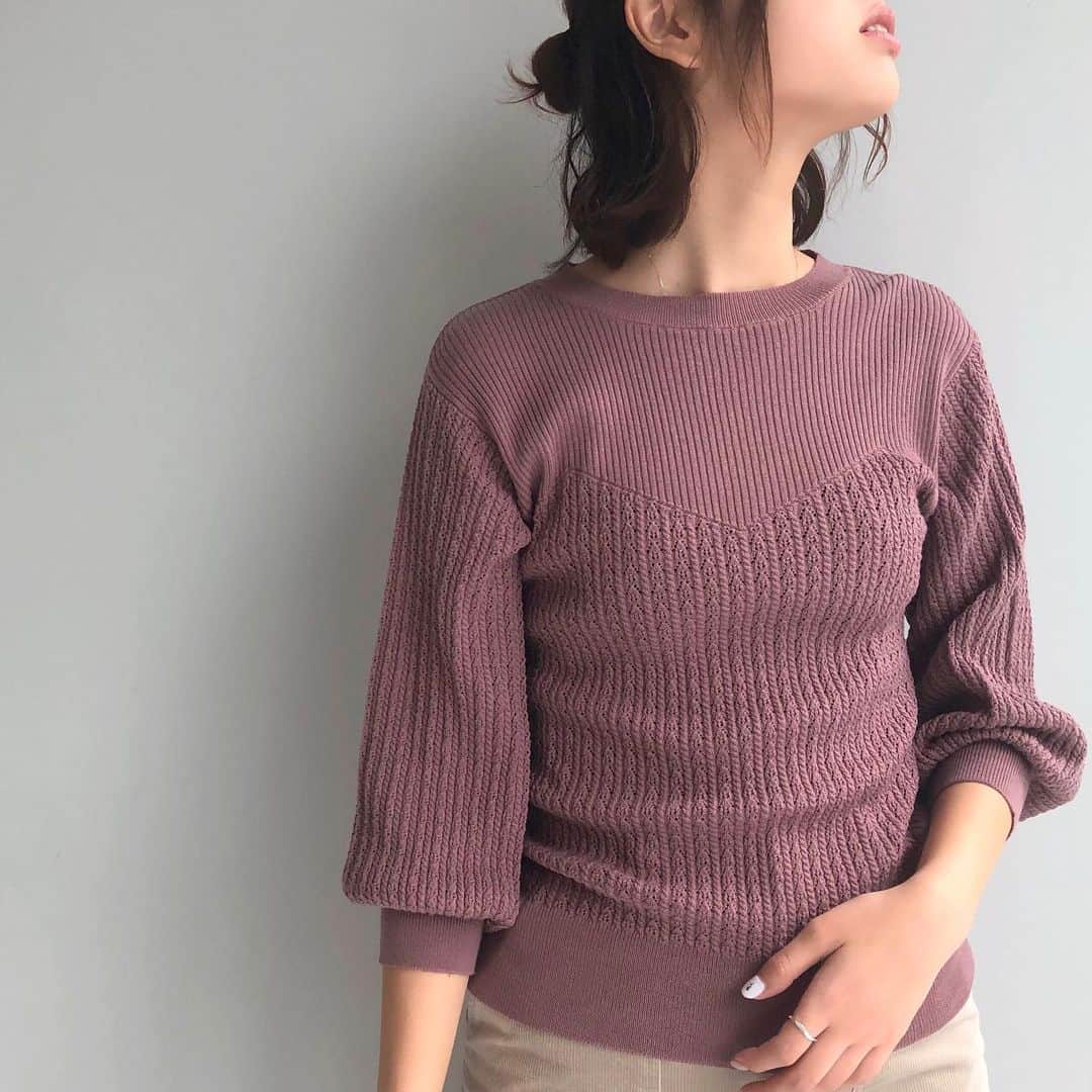 のインスタグラム：「【2019 autumn】﻿ ﻿ ビスチェ風のニット。﻿ 1枚で可愛い😍✔️﻿ ﻿ ▶アイテムの購入は画面をタップ♪﻿ ﻿ #agbyaquagirl #agバイアクアガール #エージーバイアクアガール」