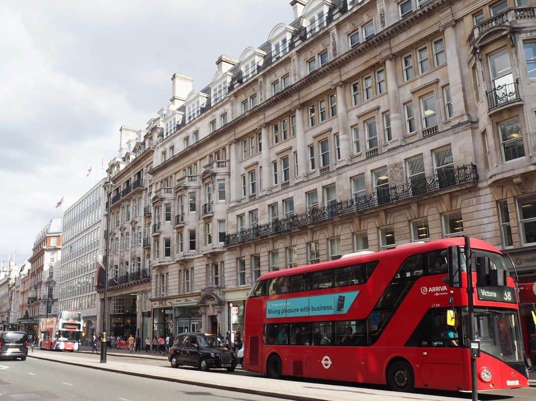 内田新菜さんのインスタグラム写真 - (内田新菜Instagram)「長い夏休みもいよいよ終わり、最後の国Londonなうです♡ ・ ・ オンタイムはストーリーズで更新✨✨ 過去のストーリーズをプロフィール画面のハイライトにもまとめてみました😍 ・ ・ #london #vacation #夏休み #ヨーロッパ旅行 #旅 #🇬🇧」8月31日 21時27分 - ninauchida