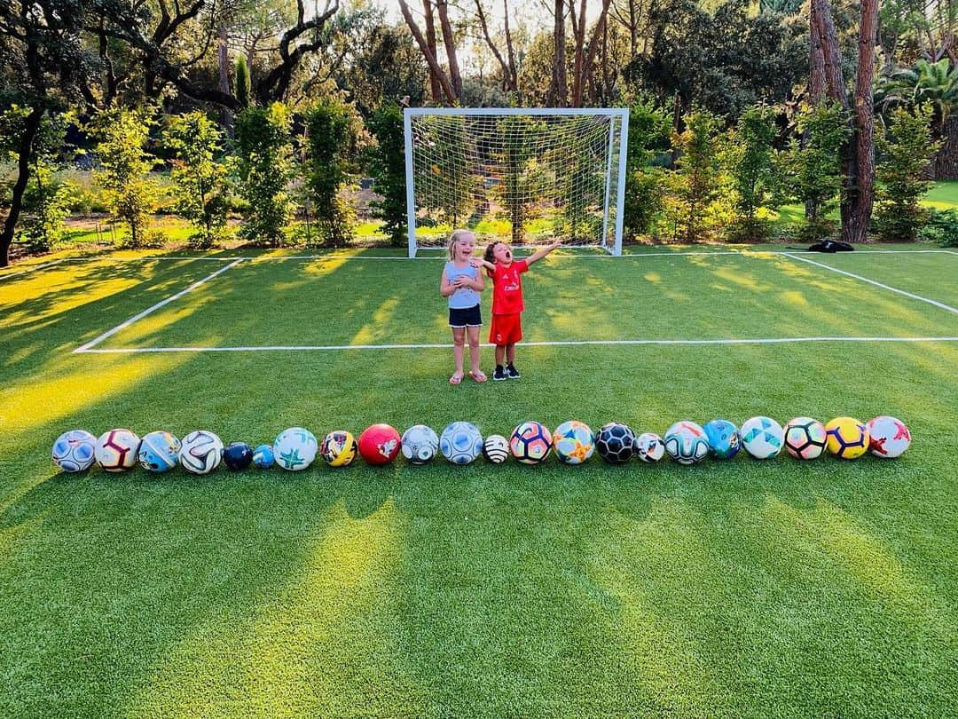 ラファエル・ヴァラーヌさんのインスタグラム写真 - (ラファエル・ヴァラーヌInstagram)「⚽️⚽️⚽️ Passion ⚽️⚽️⚽️」8月31日 21時19分 - raphaelvarane