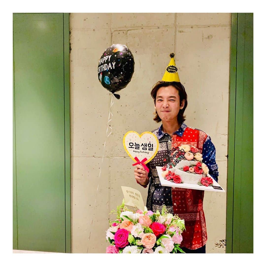 チョン・ギョンホさんのインスタグラム写真 - (チョン・ギョンホInstagram)「우와.....감사해요 덕분에 행복한 생일 🤗🤗 !!」8月31日 21時21分 - jstar_allallj