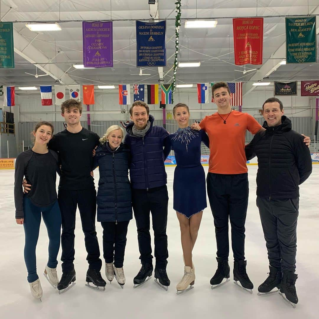 ペニー・クームズのインスタグラム：「Super proud of these guys this week! You survived!! Enjoy your weekend... Next stop Chelyabinsk, Russia! 📍🇷🇺 🇬🇧 🇦🇿 . . . . . . #ice #icedance #figureskating #isu #jgp #coach #hardwork #training #iceworks #grouppicture #lovemyjob #teamgb #azerbaijan」