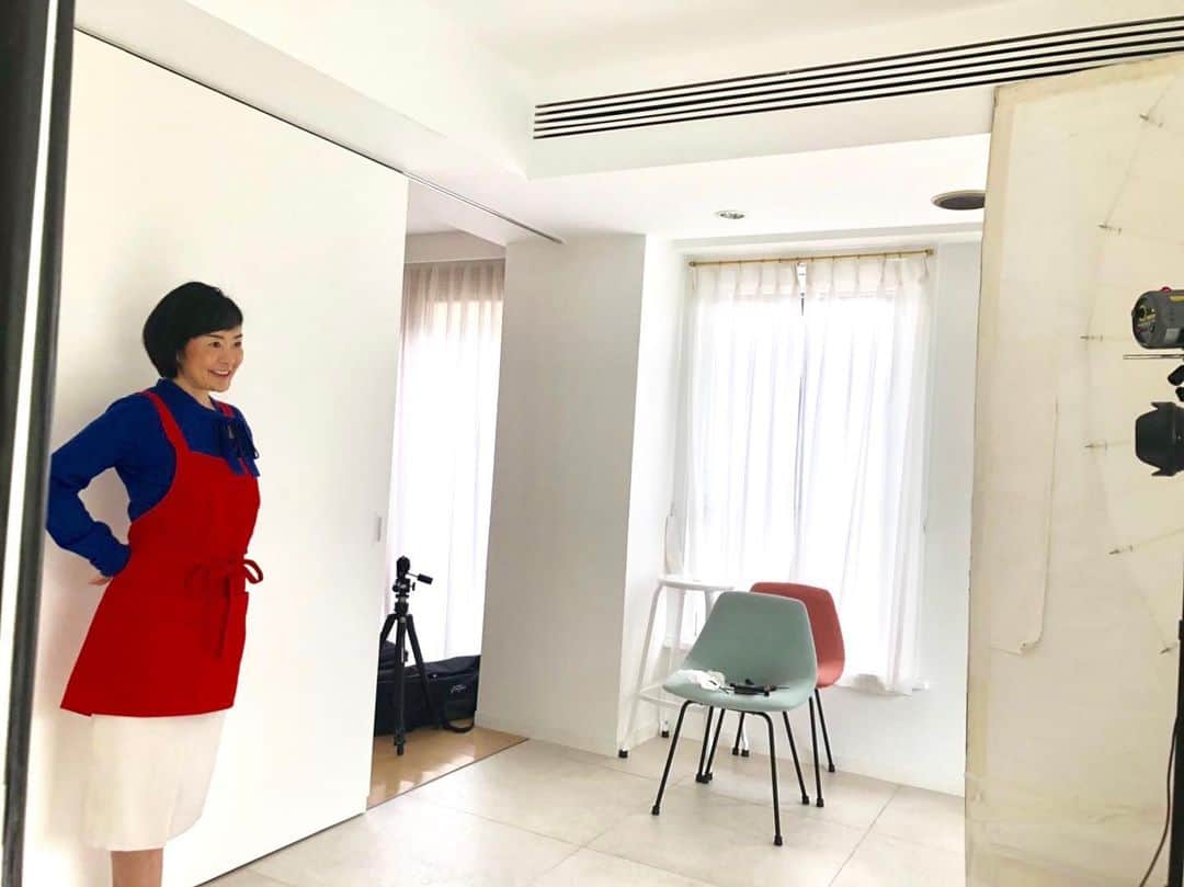 麻生れいみさんのインスタグラム写真 - (麻生れいみInstagram)「すきなタイプの椅子、テーブル。 撮影場所が、最高すぎ。 スタッフも最高！ #麻生れいみ #管理栄養士」8月31日 21時23分 - reimi_aso