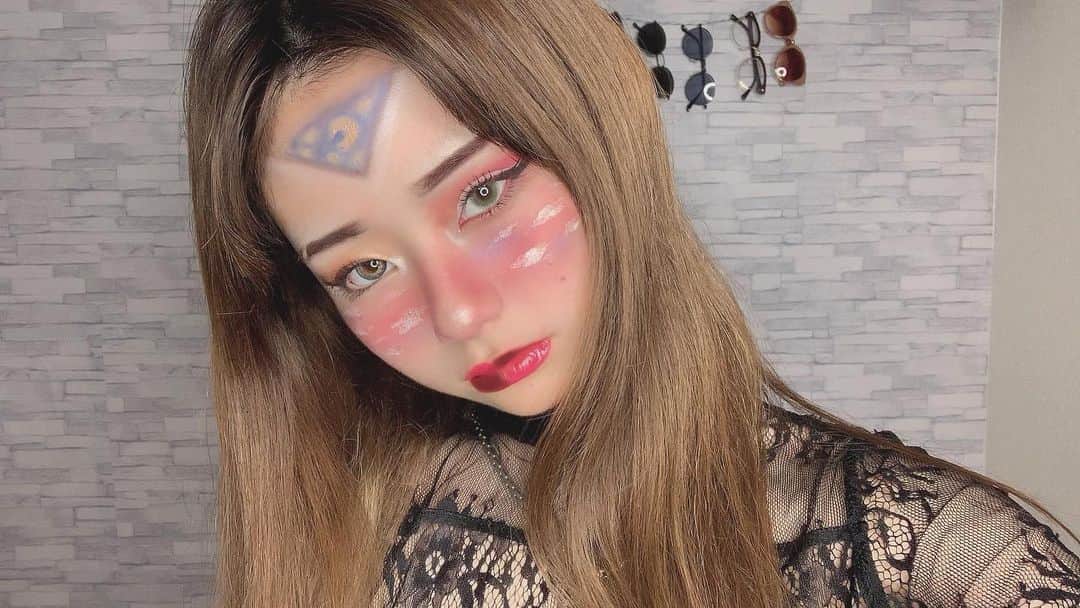 かれんのインスタグラム：「Invulnerable girl :( #makeup #🌹❤︎」