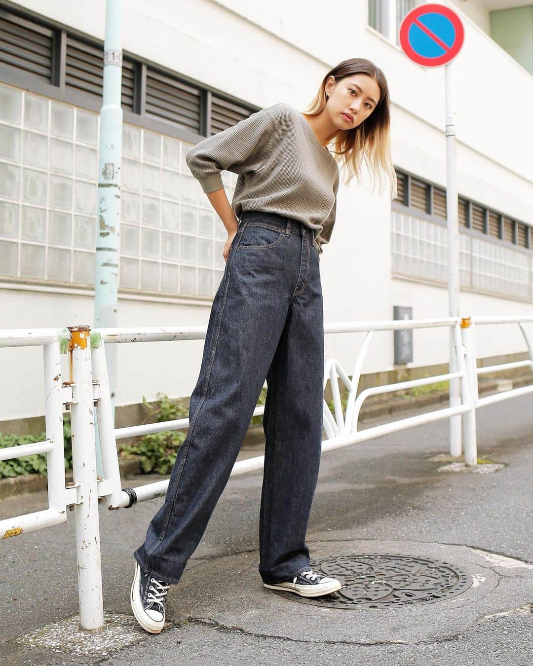 Droptokyoさんのインスタグラム写真 - (DroptokyoInstagram)「TOKYO STREET STYLE Name: @minori_nakada  Denim Pants: @uniqlo  #curvedpants#カーブパンツ#uniqlo#pr #droptokyo#tokyo#japan#streetscene#streetfashion#streetwear#streetculture#fashion#ユニクロ Photography: @abeasamidesu」8月31日 21時33分 - drop_tokyo