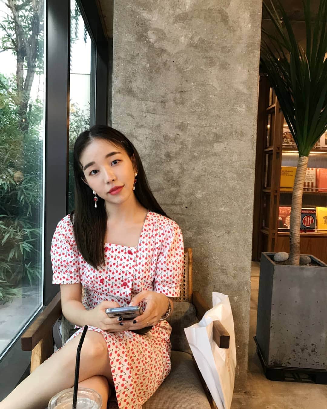 ペク・アヨンのインスタグラム：「지민이가 찍어줬어요😆」
