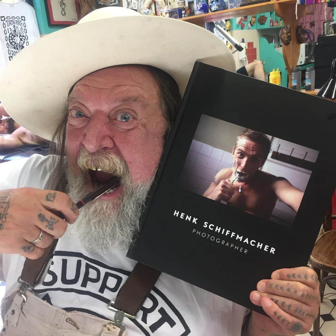 アムステルダム・タトゥー・ミュージアムのインスタグラム：「Book still for sale for 40€ including shipping 🚢 Email Info@tattooing.nl if you like to purchase one.」