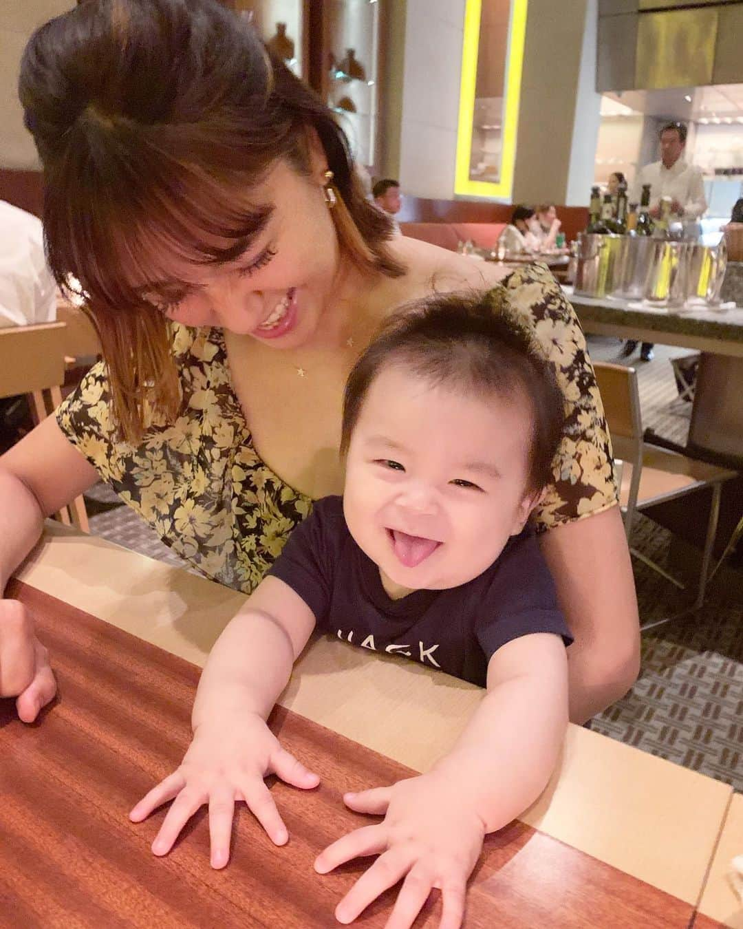 小川ひとみさんのインスタグラム写真 - (小川ひとみInstagram)「My cute smiling baby!!❤️👶❤️ #myson #7months #love #happy #weekend」8月31日 21時45分 - hitomy220