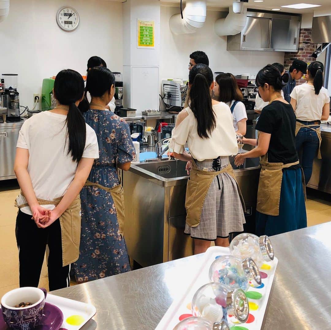 東京ベルエポック製菓調理専門学校さんのインスタグラム写真 - (東京ベルエポック製菓調理専門学校Instagram)「カフェビジネス科では、3種のスムージーを作りました🤗 1枚目、ポワール＋ピンクグレープフルーツ ２枚目、ベリー＋練乳オレオ ３枚目、キウイ🥝＋グレープフルーツ🏖 あなた好みはどれかなぁ〜😋⁉️ #スムージー #カフェ #カフェビジネス  #フルーツ  #cafe  #instafood  #instagram  #instagood」8月31日 21時37分 - belleseika
