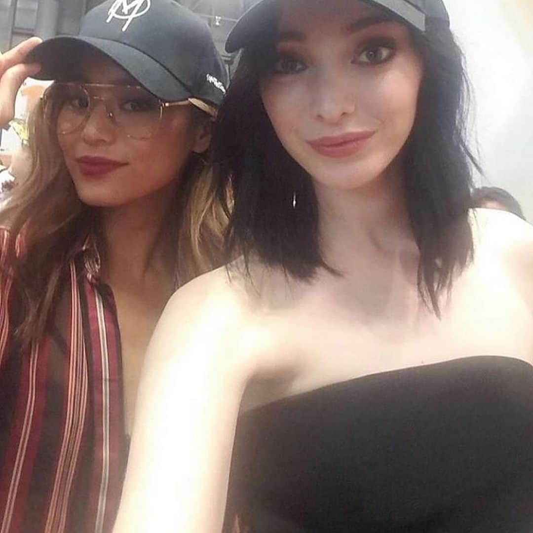 ジェイミー・チャンさんのインスタグラム写真 - (ジェイミー・チャンInstagram)「Here for the weekend @dragoncon and excited to be reunited with @emmadumont 🖤 #dragoncon」8月31日 21時48分 - jamiejchung