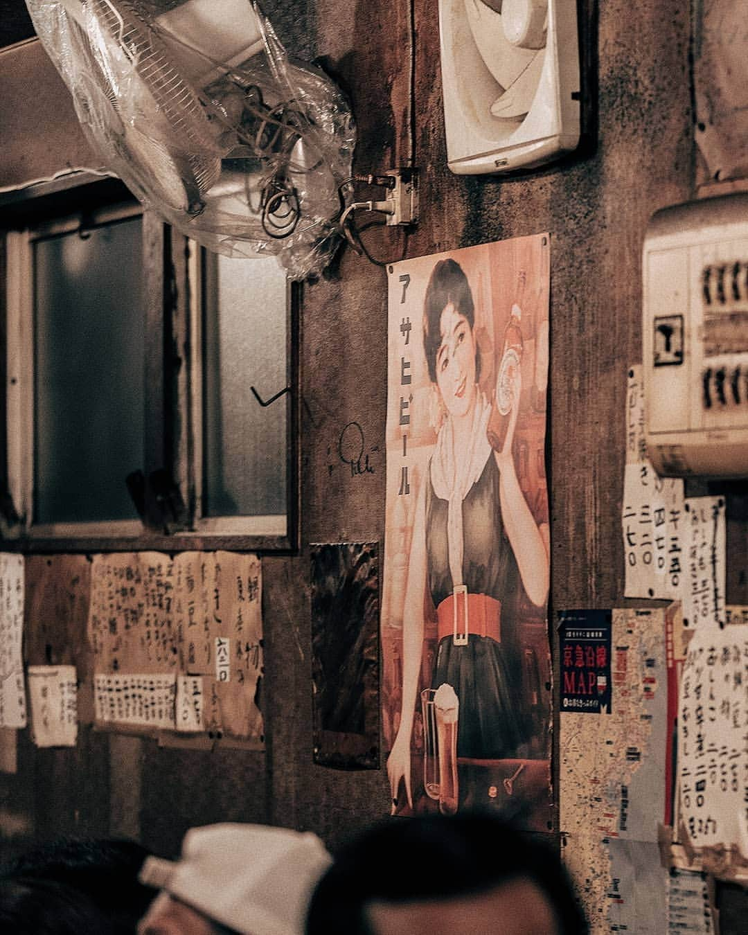 Berlin Tokyoさんのインスタグラム写真 - (Berlin TokyoInstagram)「Tucked away from the city bustle, the lantern-filled alley invites you for an evening tipple in nostalgia. . . . #hellofrom #tokyo #japan」8月31日 21時51分 - tokio_kid