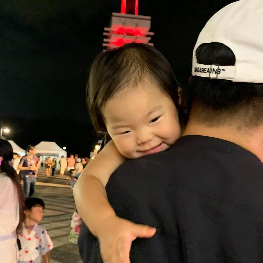 鈴木六夏さんのインスタグラム写真 - (鈴木六夏Instagram)「@tokyo_big_bon_odori_festival  駒沢公園で盆踊り✨  ８月の最後に夏らしいことができて嬉しい！ お兄もQもビスコも参加、家族で楽しみました😆 明日もやってる！ @exileusa_danceearth」8月31日 21時58分 - rikuka.62