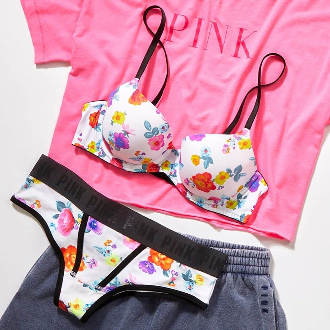 Victoria's Secret PINKさんのインスタグラム写真 - (Victoria's Secret PINKInstagram)「🔥 Hot Deals Alert 🔥 Score 10/$35 PINK Panties, $14.95 Wear Everywhere Bras (originally 2/$49.95) & $19.95 Tees‼️ In stores + a VSPINK.com. Drop a 🤸‍♀️ if you’re excited! . . . 🇺🇸🇨🇦 (Prices in USD)」8月31日 22時01分 - vspink