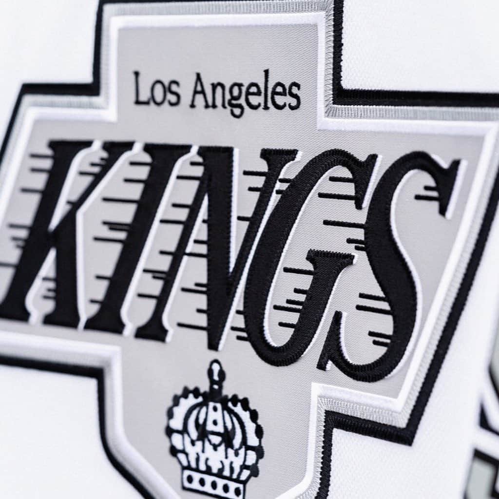 NHLさんのインスタグラム写真 - (NHLInstagram)「Beautiful @lakings threads by @adidashockey that are, well, fit for a king.🤴」8月31日 22時11分 - nhl