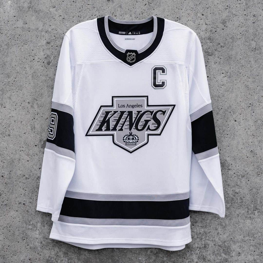 NHLさんのインスタグラム写真 - (NHLInstagram)「Beautiful @lakings threads by @adidashockey that are, well, fit for a king.🤴」8月31日 22時11分 - nhl