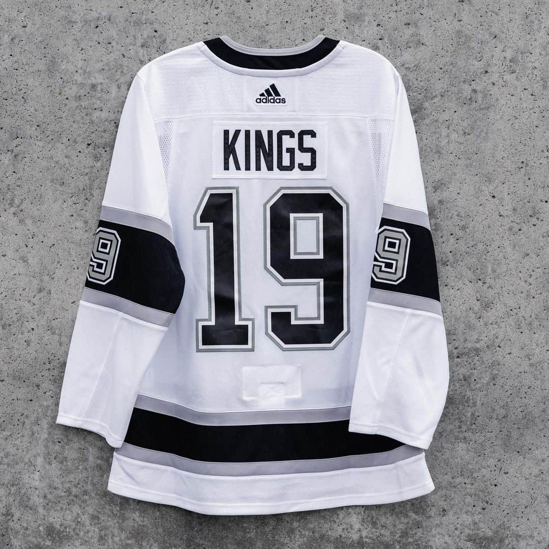 NHLさんのインスタグラム写真 - (NHLInstagram)「Beautiful @lakings threads by @adidashockey that are, well, fit for a king.🤴」8月31日 22時11分 - nhl